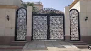 أبواب مودرن للمنازل والمكاتب في أبها وخميس مشيط مع خدمات التوصيل والتركيب.